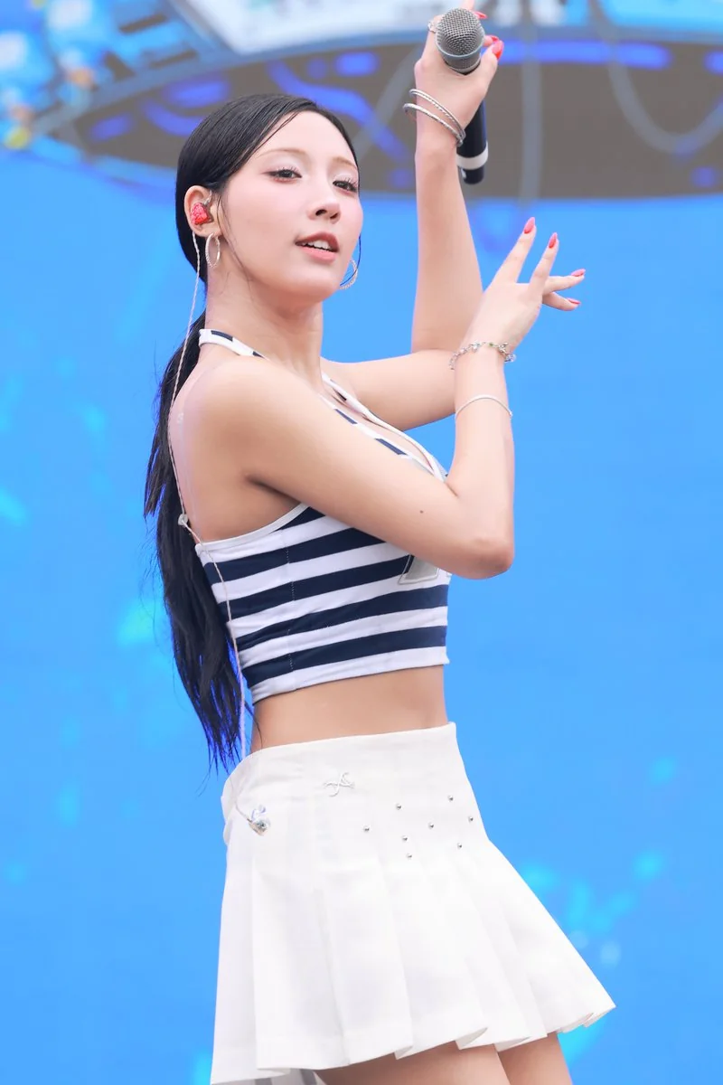 LIGHTSUM Chowon picture 3 of 3