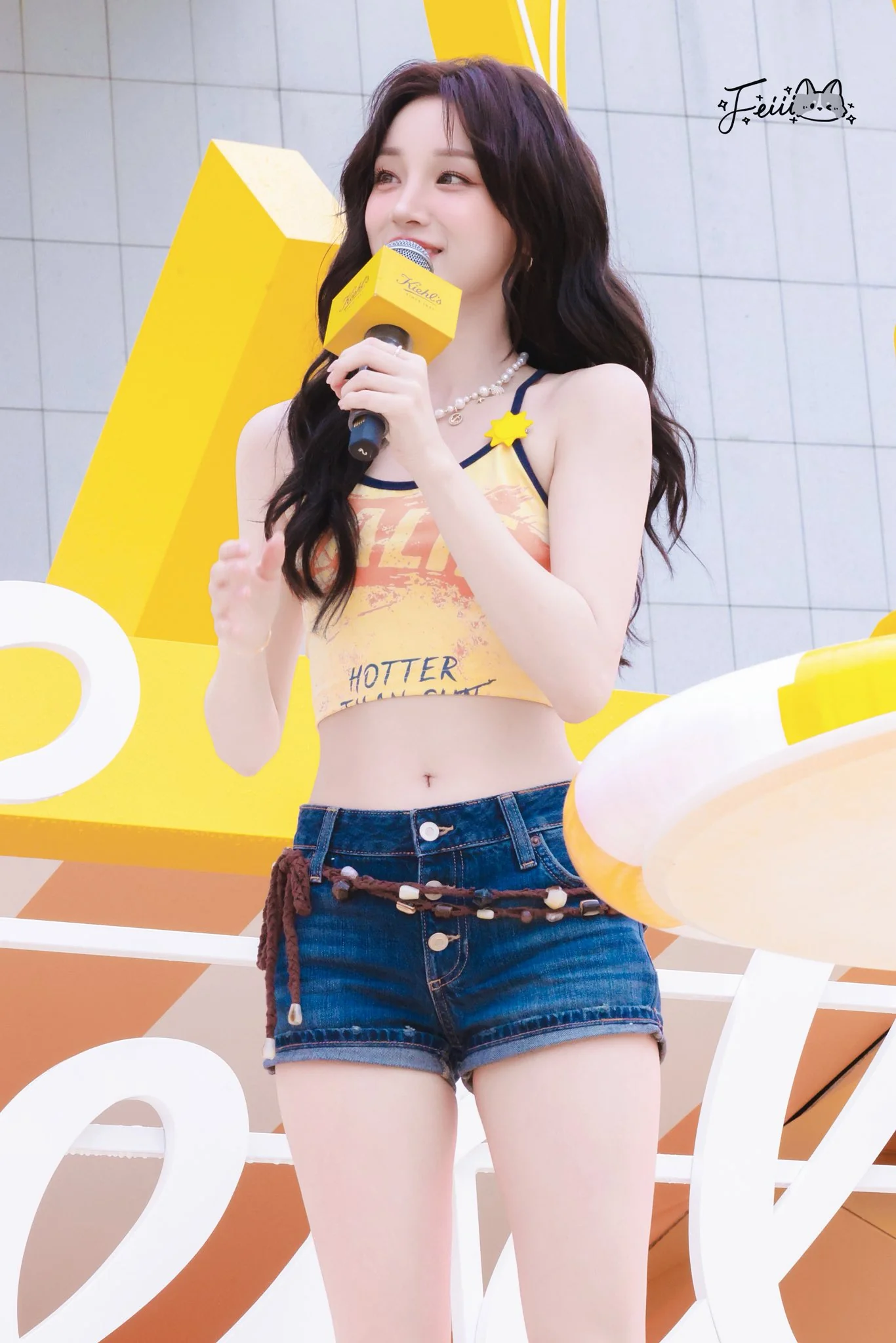 Yuqi picture 1 of 3