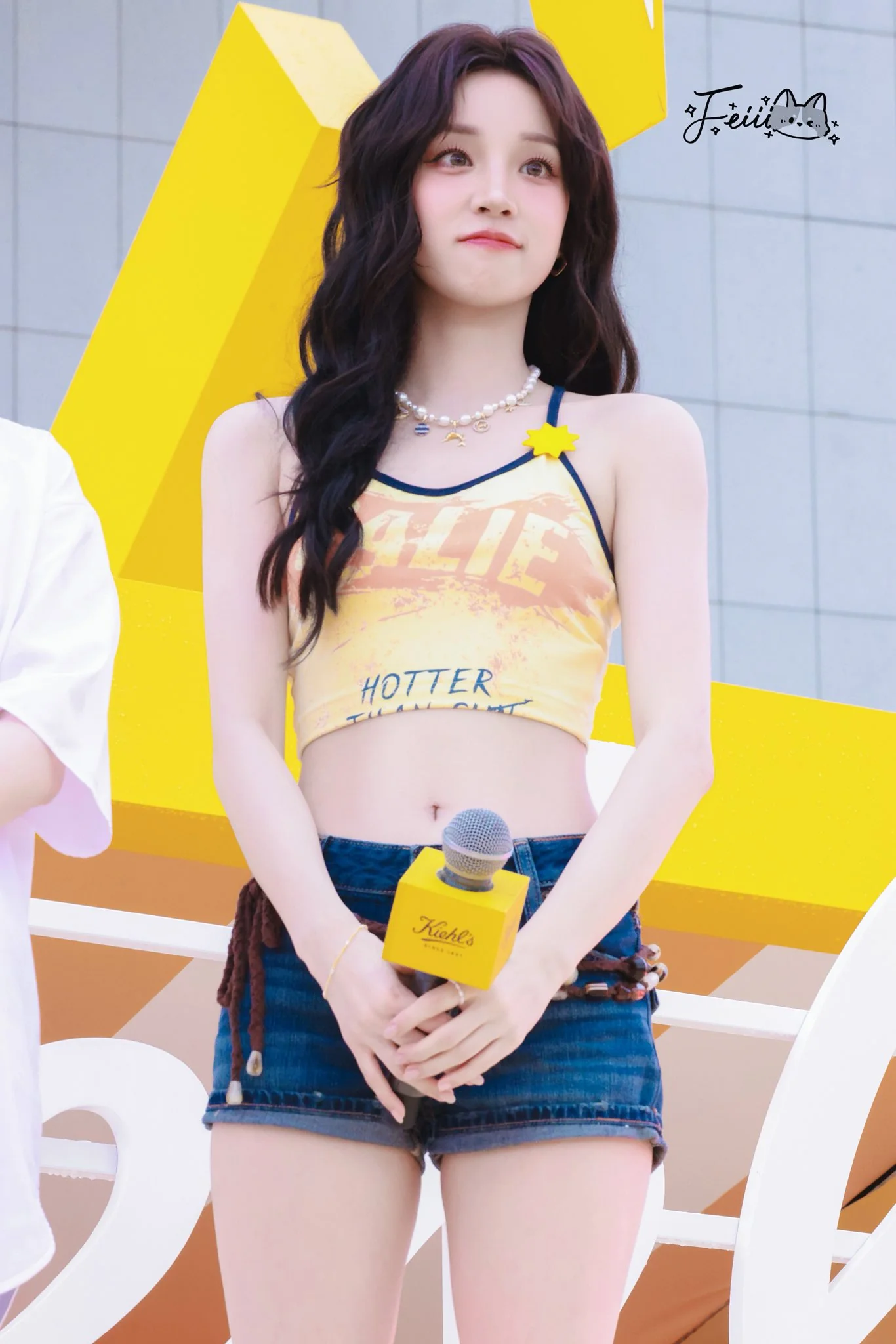 Yuqi picture 2 of 3