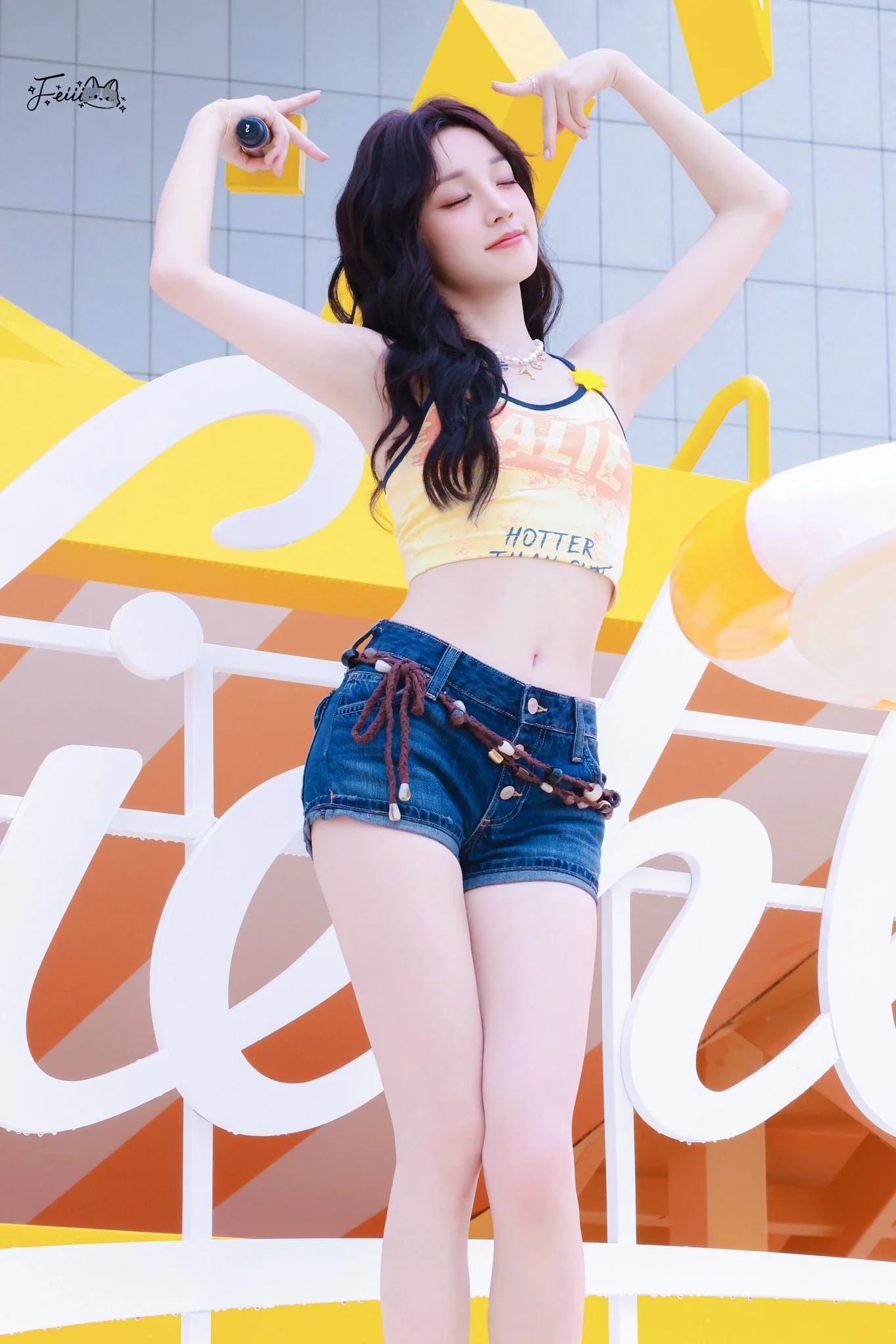 Yuqi picture 3 of 3