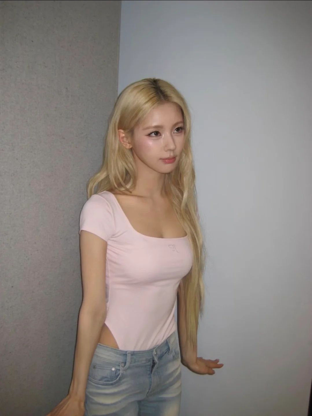 Miyeon picture 2 of 9
