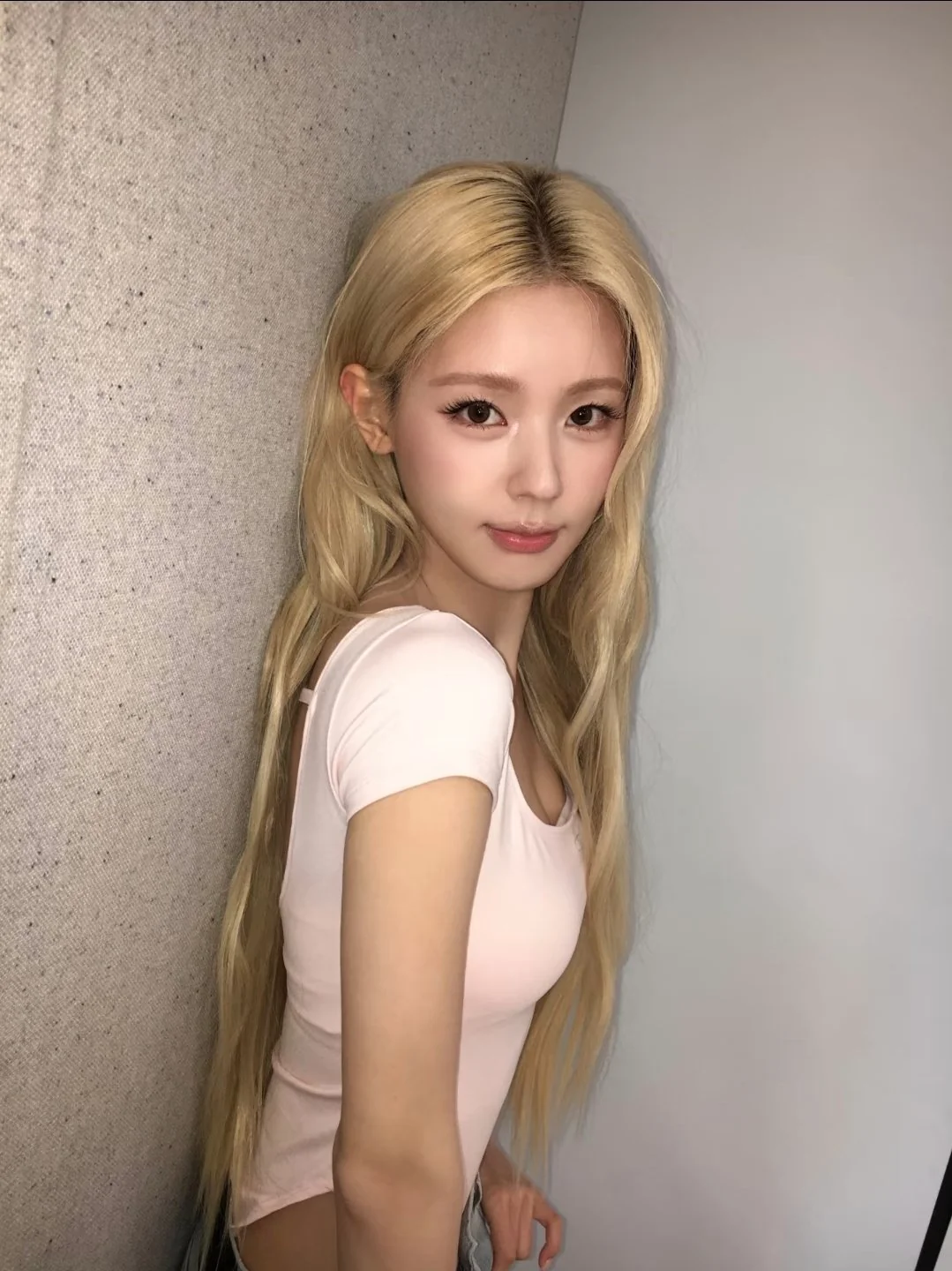 Miyeon picture 9 of 9