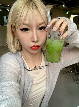 Mid-day matcha run🍵🤍'