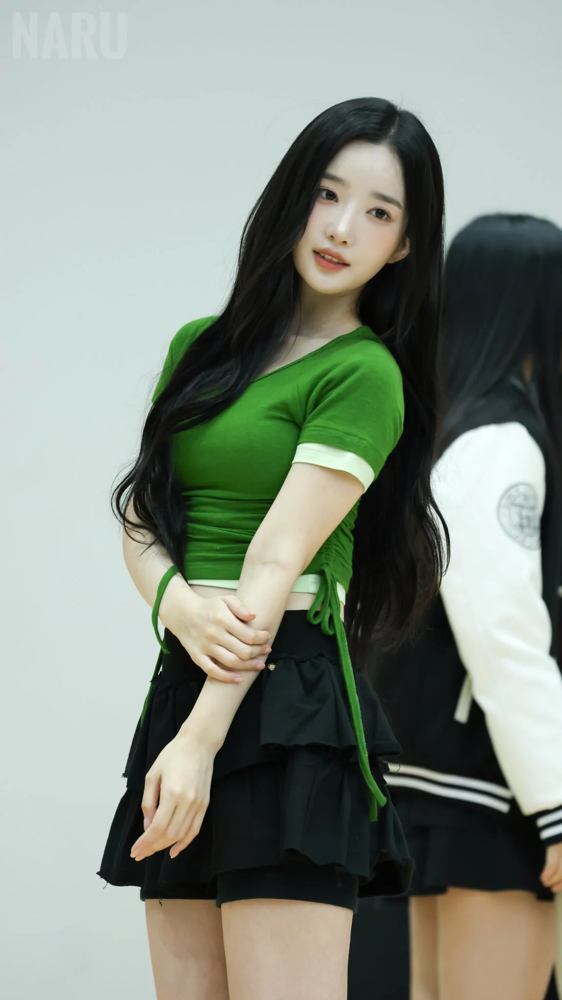 tripleS Yooyeon picture 1 of 2