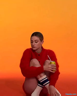 Lili Reinhart