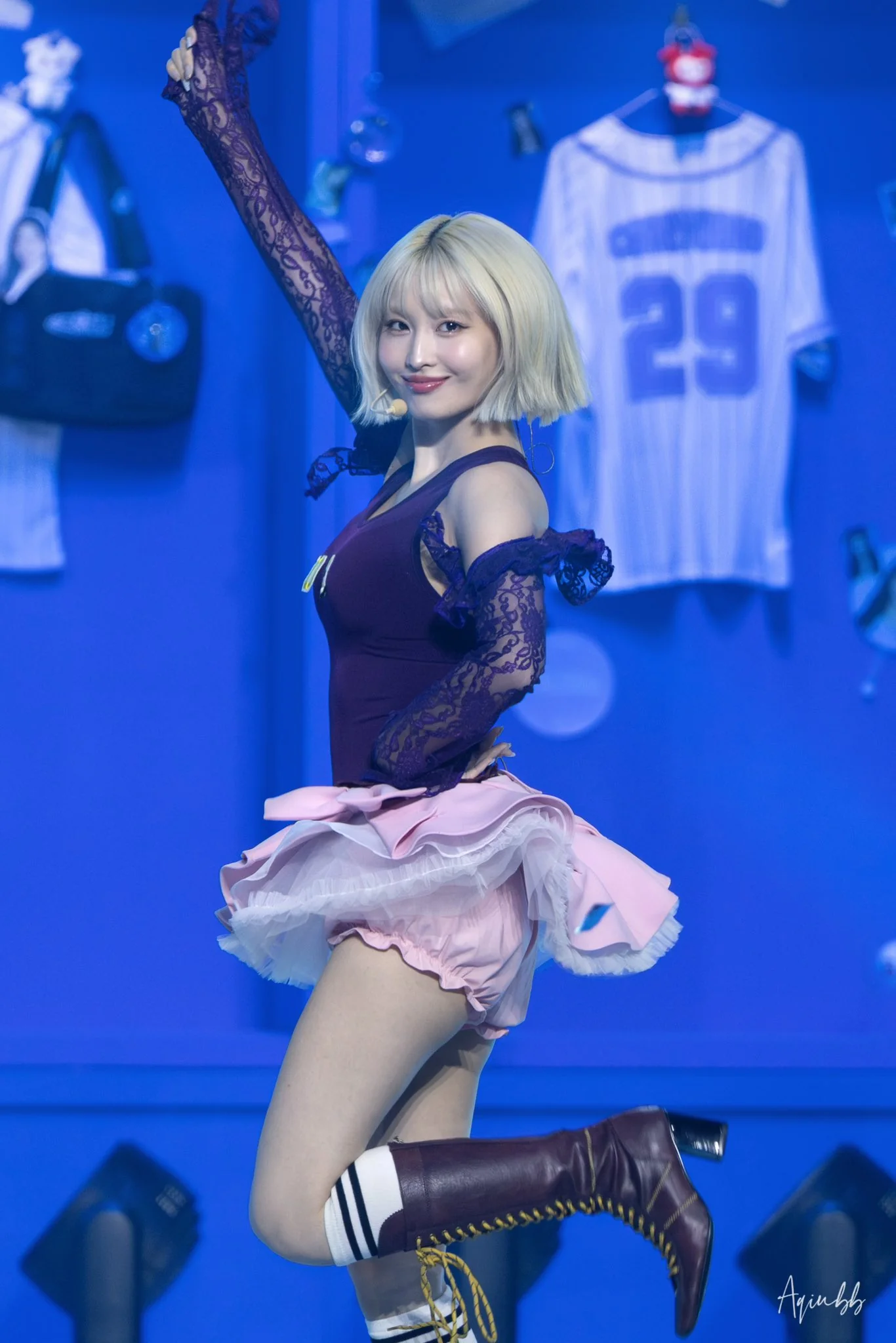 TWICE - Momo picture 1 of 2