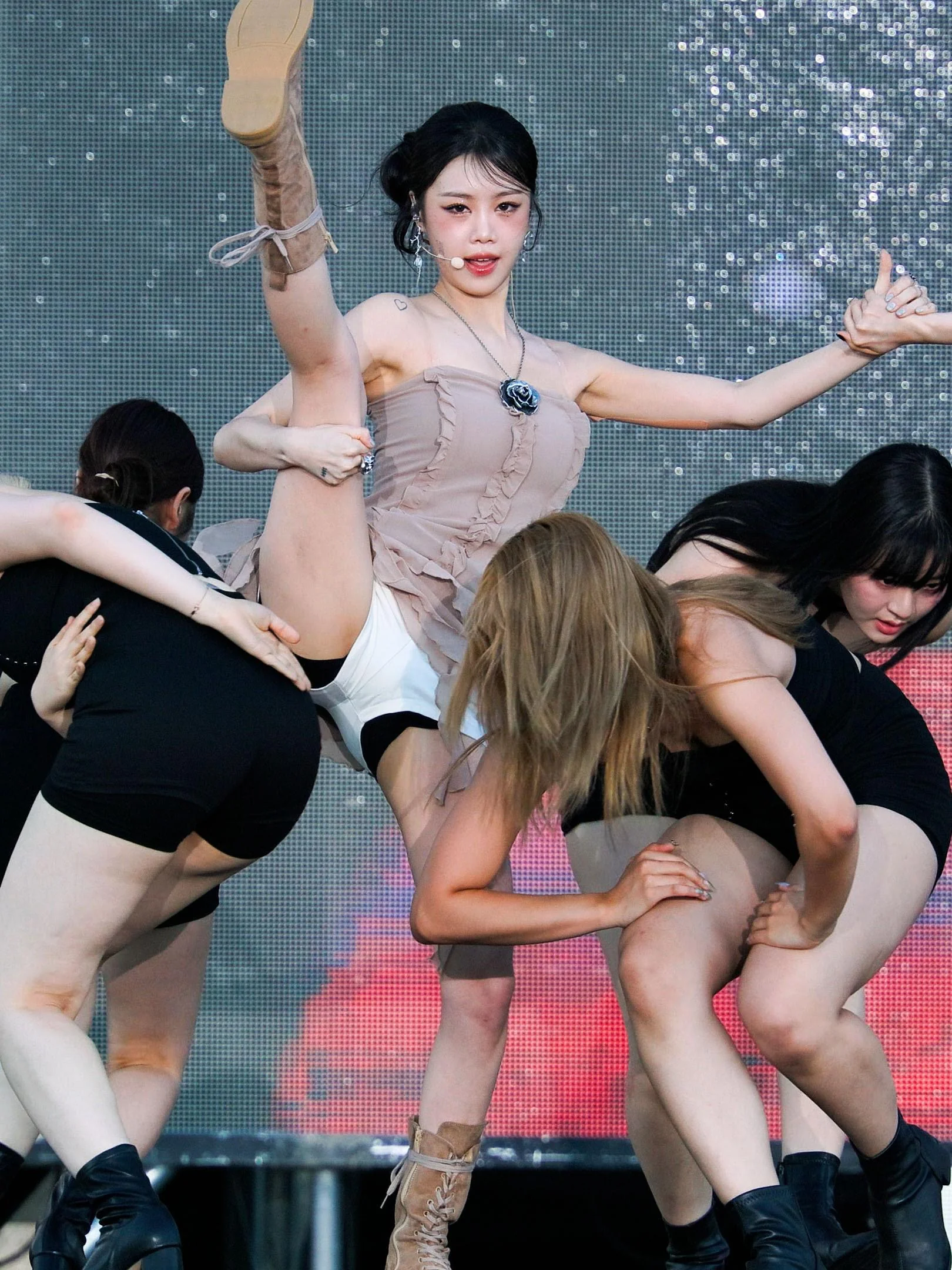 Soojin picture 1 of 1