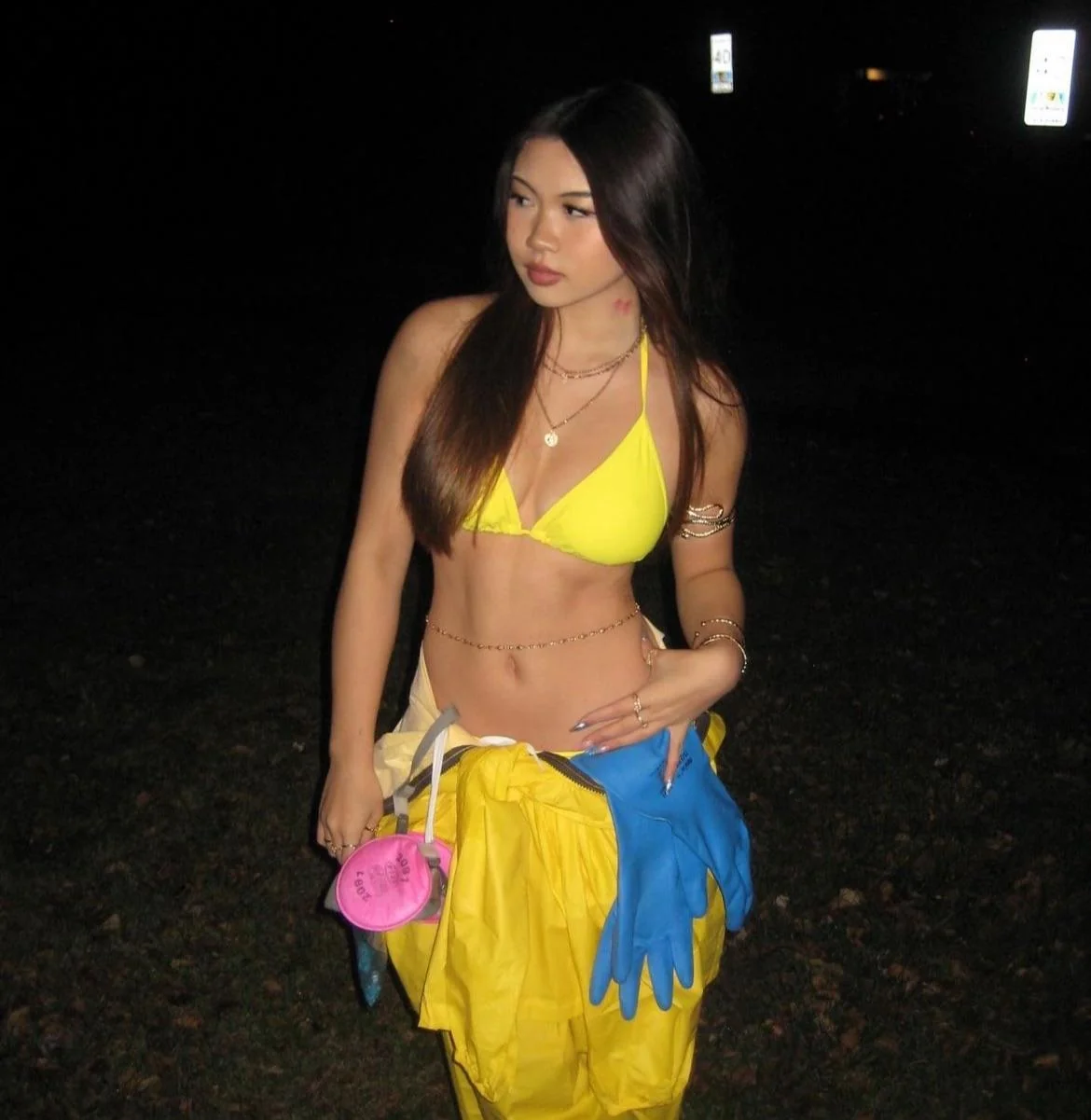 Smash or pass in her Halloween outfit? picture 3 of 3